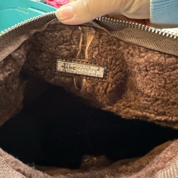 Marc by Marc Jacobs shearling bag. - Picture 8 of 13